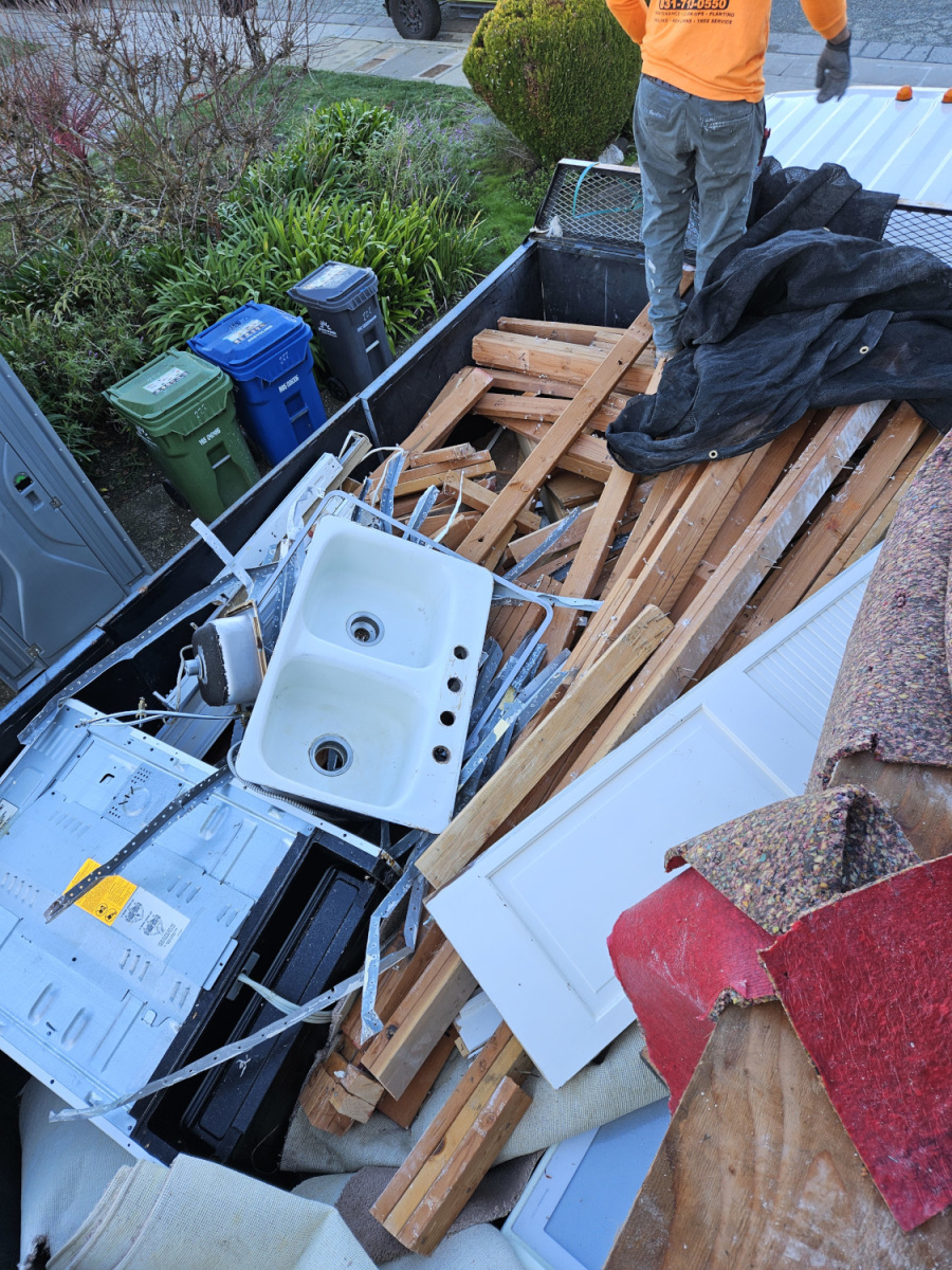 Loaded truck during junk removal job
